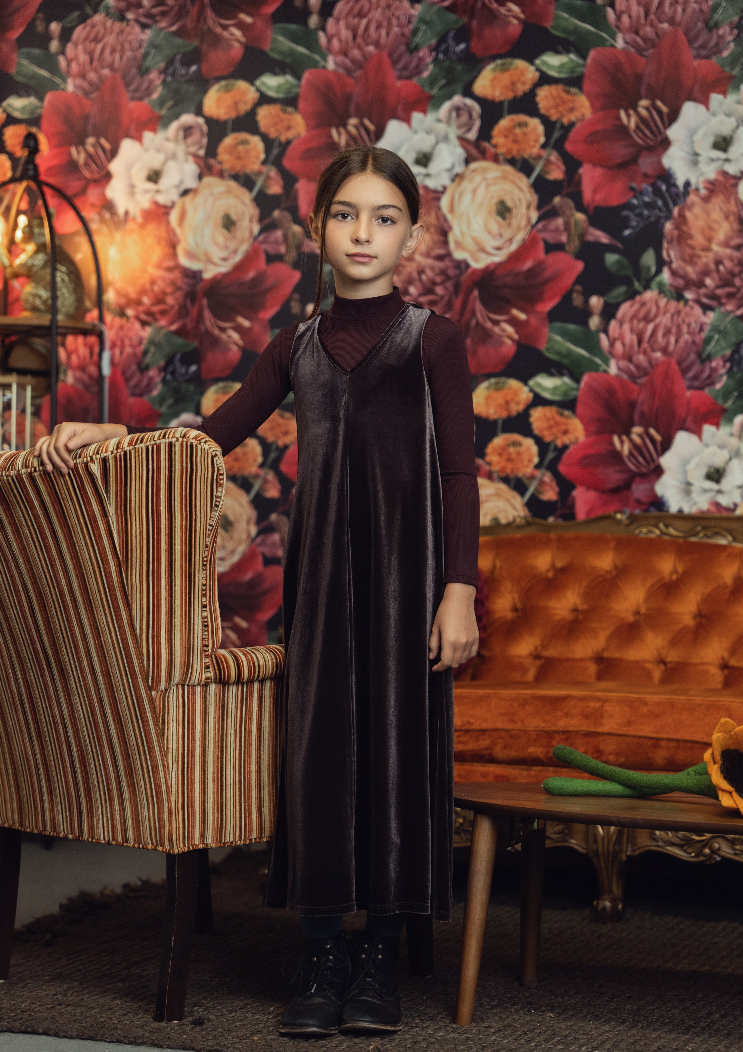 סוודר קטיפה עם צווארון וי לילדים