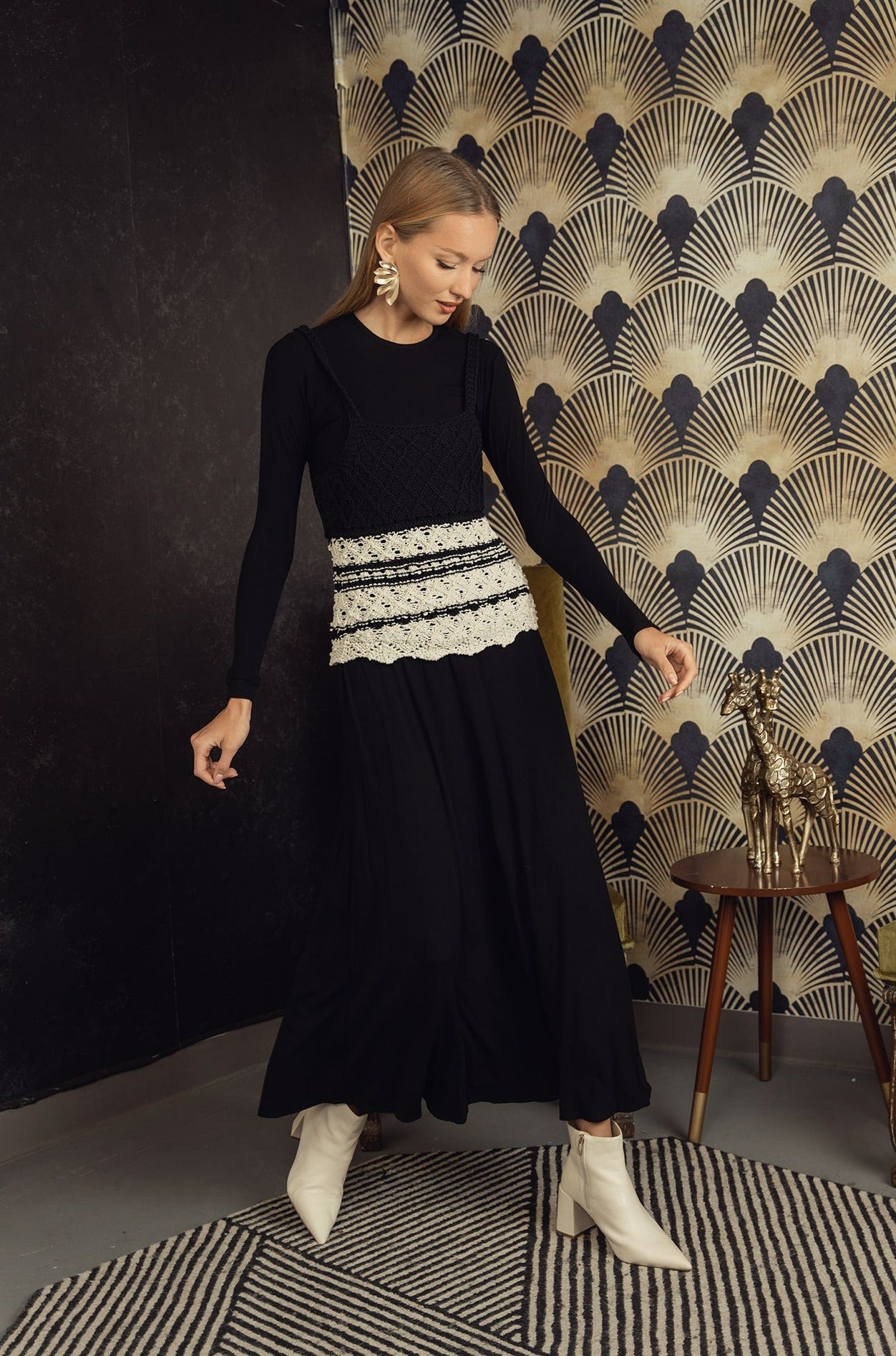 שמלת מקסי עם צווארון מוק ושרוול ארוך מצולע