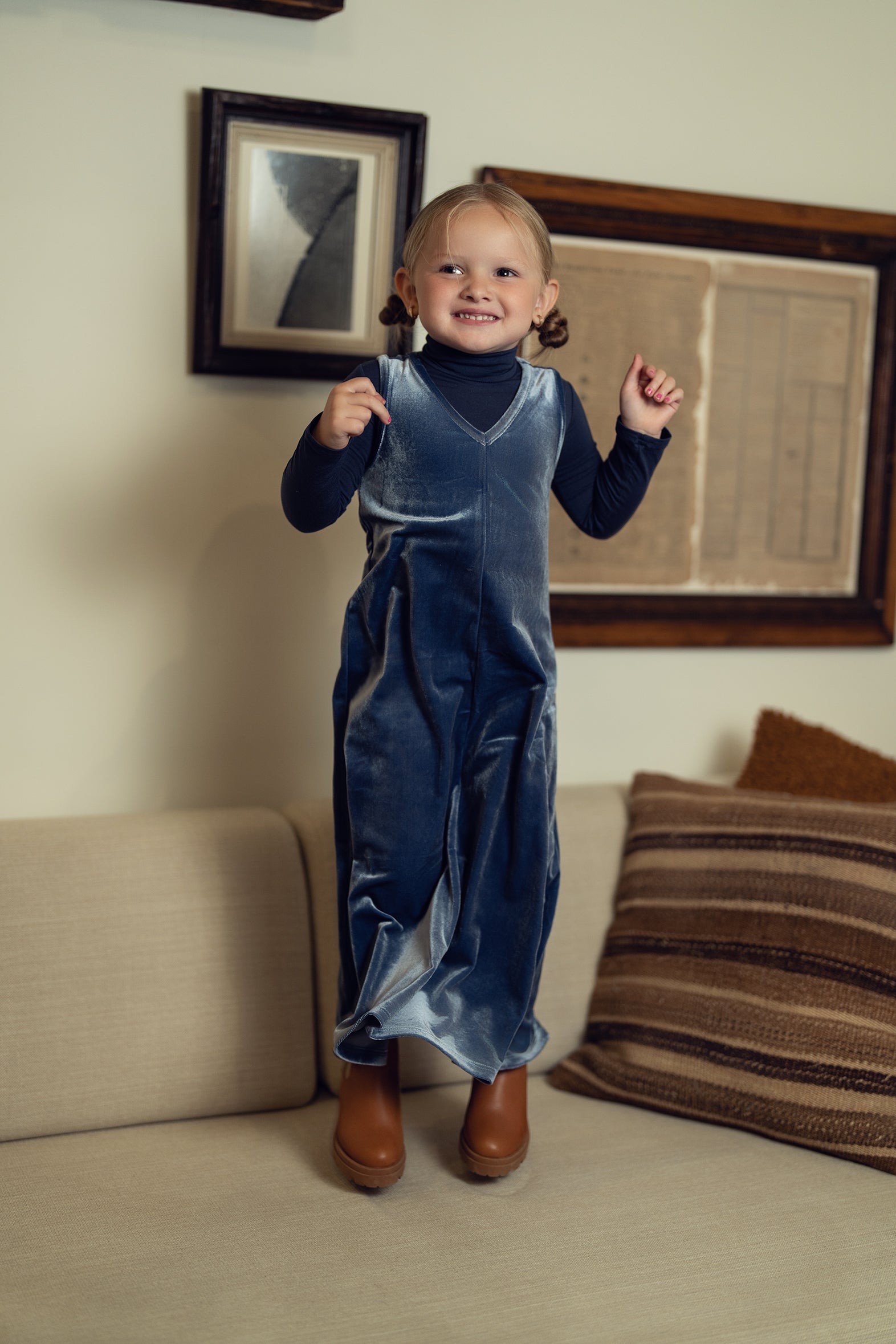 סוודר קטיפה עם צווארון וי לילדים