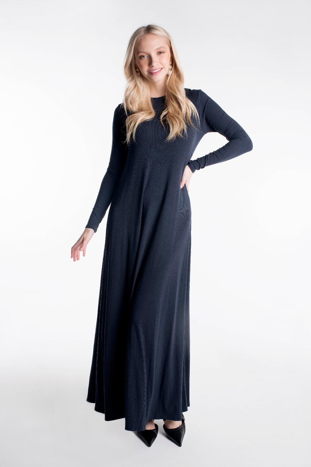 שמלת מקסי עם צווארון מוק ושרוול ארוך מצולע